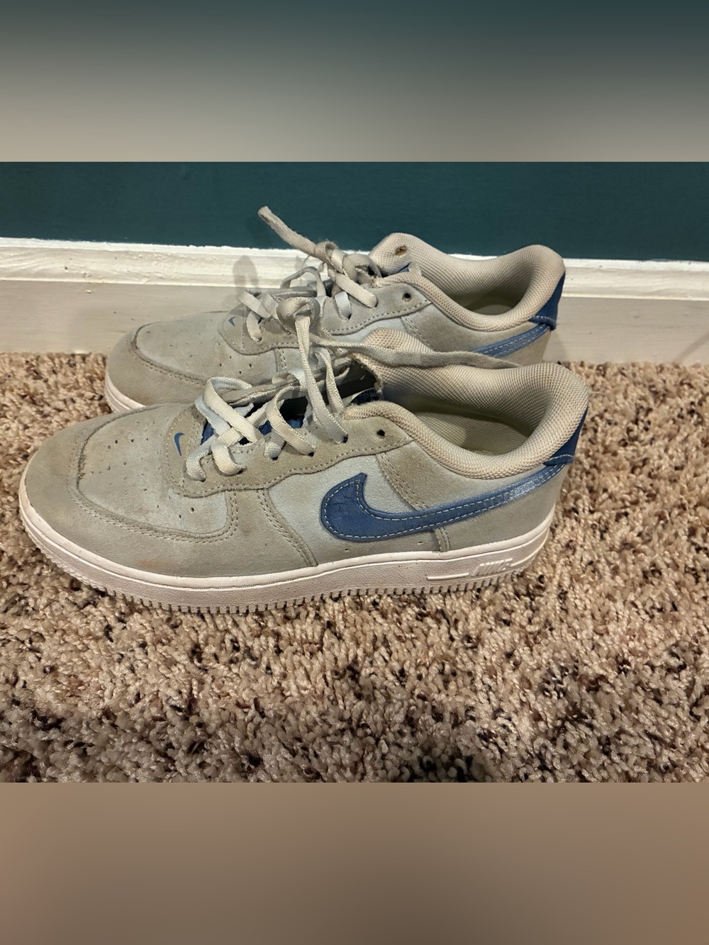 Nike Kids Light Gray Sneakers with Blue Swoosh